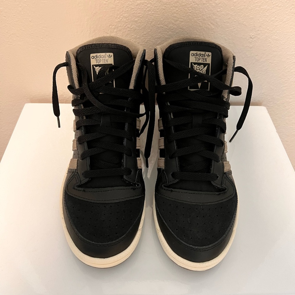 Adidas ‘TOP TEN’ men’s size 7 sneakers.